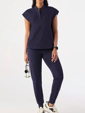 FIGS Women’s Navy scrub set S Rafaela top, M Zamora high waisted petite jogger